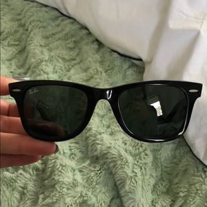Ray-Ban Authentic Wayfarer (Non-Polarized)